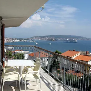 With Splendid Sea View Apartman